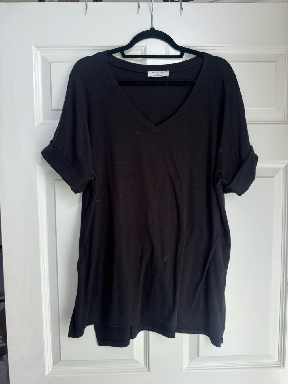 Zenana Outfitters Black V-Neck Short Sleeve Tee